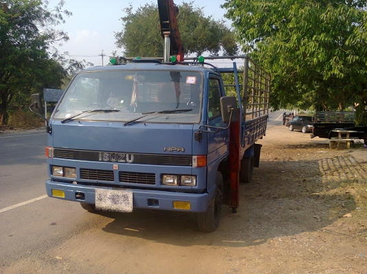 ขายรถหกล้อติดเครน 3 ตัน 3 ปอก เครนยี่ห้อ HIAB รถยี่ห้อ ISUZU NPR-115 แรง เครื่อง 4BD-1