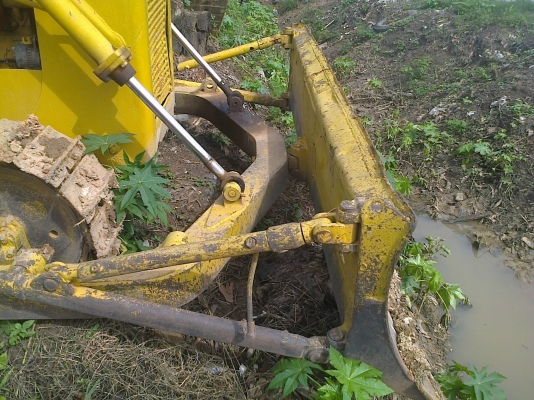 แทรกเตอร์ตีนตะขาบD50A สวยพร้อมใช้แน่นๆ มีเล่มทะเบียน แทรกเตอร์ตีนตะขาบD50A สวยพร้อมใช้แน่นๆ มีเล่มทะเบียน