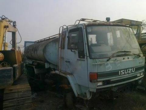 รถอิซูซุ 10 ล้อ บรรทุกน้ำ  FVZ 195 แรงม้า สนใจติดต่อ 081 - 6079515