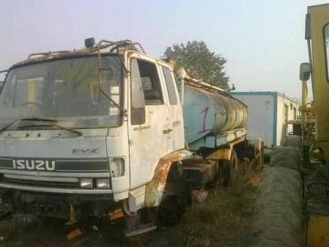 รถอิซูซุ 10 ล้อ บรรทุกน้ำ  FVZ 195 แรงม้า สนใจติดต่อ 081 - 6079515