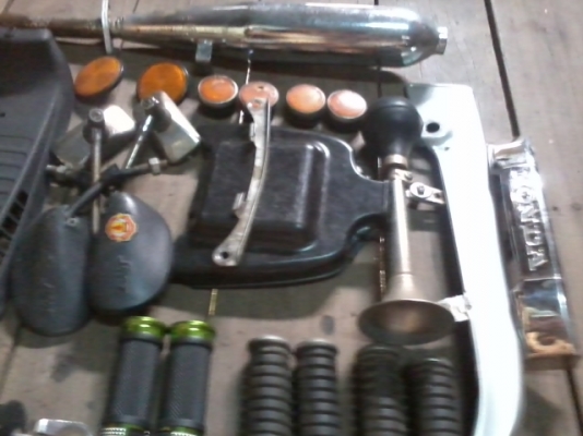 ขาย/แลก เวฟ125 และขายอะไหล่ชาลีครับ