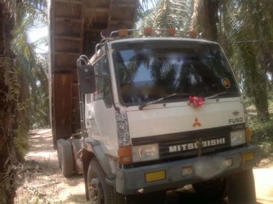 รถมิตซู 10 ล้อดั๊ม FN527   220 แรงม้า   สนใจติดต่อ 081 - 6079515