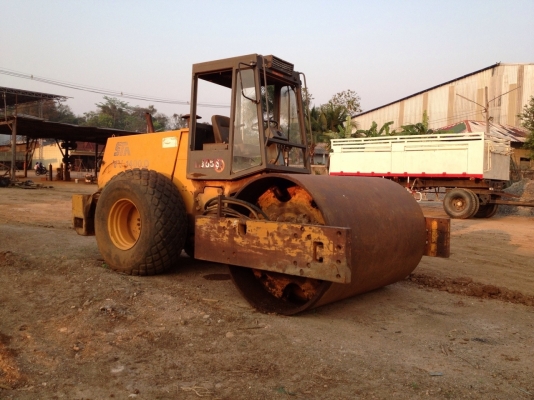 ขายรถบดยี้ห้อสตาร์ รุ่นvv14000.D ราคา750000บาท โทร.089-6411117