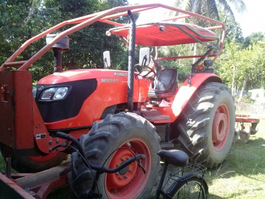 รถไถ KUBOTA M8540  2 เพลา.  ปี 54  ( รถสวย มากๆ. )  ,  ( รถทำงาน 1,8xx ชม. )     สนใจติดต่อ  081 - 6079515