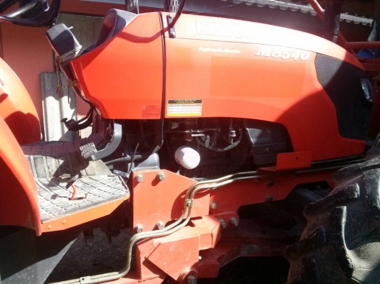 รถไถ KUBOTA M8540  2 เพลา.  ปี 54  ( รถสวย มากๆ. )  ,  ( รถทำงาน 1,8xx ชม. )     สนใจติดต่อ  081 - 6079515