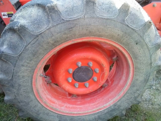 รถไถ KUBOTA M8540  2 เพลา.  ปี 54  ( รถสวย มากๆ. )  ,  ( รถทำงาน 1,8xx ชม. )     สนใจติดต่อ  081 - 6079515