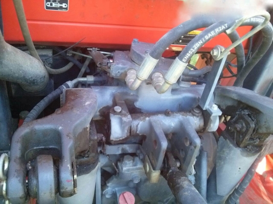 รถไถ KUBOTA M8540  2 เพลา.  ปี 54  ( รถสวย มากๆ. )  ,  ( รถทำงาน 1,8xx ชม. )     สนใจติดต่อ  081 - 6079515