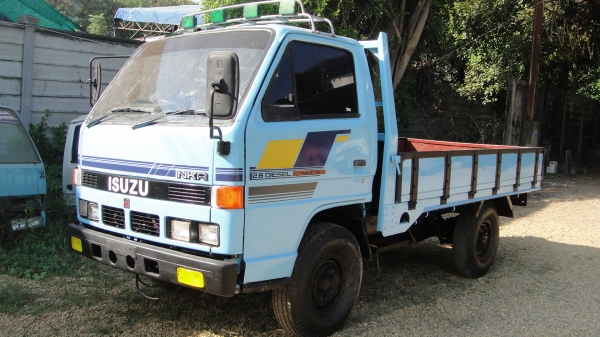 ดาวน์ 55000 ISUZU NKR 4ล้อ เครื่อง100แรง สภาพพร้อมใช้ ราคาถูก