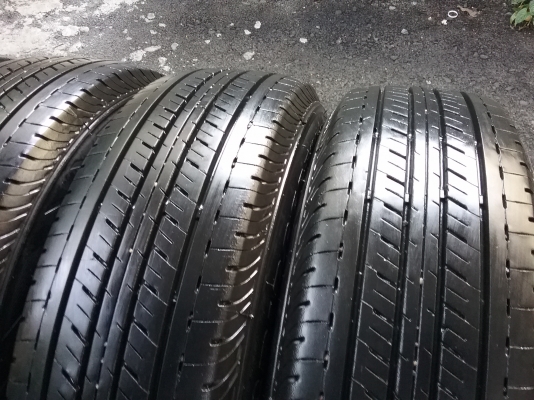 ยางBRIDGESTONE DURAVIS 215 70R16 ลงพื้นปลายปี2014 สภาพสวยมากๆไร้ที่ติ ดอกเยอะมากๆ