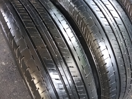 ยางBRIDGESTONE DURAVIS 215 70R16 ลงพื้นปลายปี2014 สภาพสวยมากๆไร้ที่ติ ดอกเยอะมากๆ
