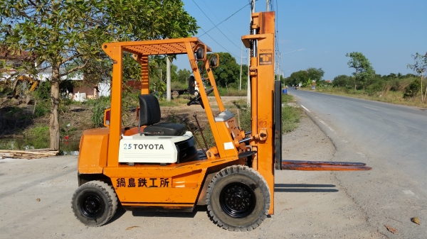 ขายด่วนรถยก TOYOTA 4FGยก2.5ตันเสาสูง3เมตรยางตัน4เส้นสวยๆรถนอกนำเข้ายังไม่เคยใช้งานในเมืองไทยเลย=รุ่นใหม่ขายถูกๆๆ