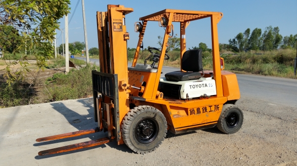 ขายด่วนรถยก TOYOTA 4FGยก2.5ตันเสาสูง3เมตรยางตัน4เส้นสวยๆรถนอกนำเข้ายังไม่เคยใช้งานในเมืองไทยเลย=รุ่นใหม่ขายถูกๆๆ