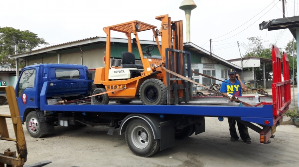 ขายด่วนรถยก TOYOTA 4FGยก2.5ตันเสาสูง3เมตรยางตัน4เส้นสวยๆรถนอกนำเข้ายังไม่เคยใช้งานในเมืองไทยเลย=รุ่นใหม่ขายถูกๆๆ