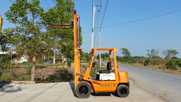 ขายด่วนรถยก TOYOTA 4FGยก2.5ตันเสาสูง3เมตรยางตัน4เส้นสวยๆรถนอกนำเข้ายังไม่เคยใช้งานในเมืองไทยเลย=รุ่นใหม่ขายถูกๆๆ