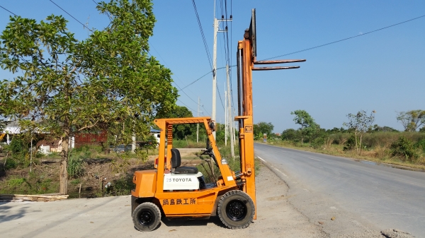 ขายด่วนรถยก TOYOTA 4FGยก2.5ตันเสาสูง3เมตรยางตัน4เส้นสวยๆรถนอกนำเข้ายังไม่เคยใช้งานในเมืองไทยเลย=รุ่นใหม่ขายถูกๆๆ