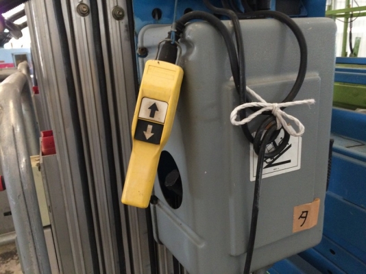 ลิฟต์กระเช้าสูง 9 เมตร Genie AWP-30S สภาพสวยนำเข้าจากญี่ปุ่น ราคาไม่แพง