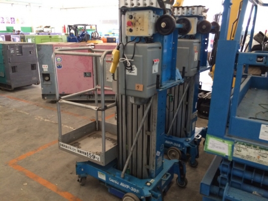 ลิฟต์กระเช้าสูง 9 เมตร Genie AWP-30S สภาพสวยนำเข้าจากญี่ปุ่น ราคาไม่แพง