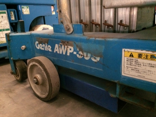 ลิฟต์กระเช้าสูง 9 เมตร Genie AWP-30S สภาพสวยนำเข้าจากญี่ปุ่น ราคาไม่แพง