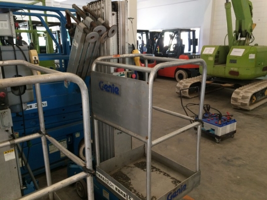 ลิฟต์กระเช้าสูง 9 เมตร Genie AWP-30S สภาพสวยนำเข้าจากญี่ปุ่น ราคาไม่แพง