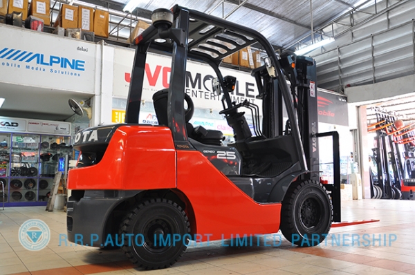 ขายรถโฟล์คลิฟท์มือสอง TOYOTA รุ่น 8FD25-30731 ราคา 530,000 บาท นำเข้าจากประเทศญี่ปุ่น 100\% ไม่เคยใช้งานในไทย