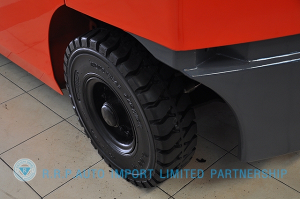 ขายรถโฟล์คลิฟท์มือสอง TOYOTA รุ่น 8FD25-30731 ราคา 530,000 บาท นำเข้าจากประเทศญี่ปุ่น 100\% ไม่เคยใช้งานในไทย