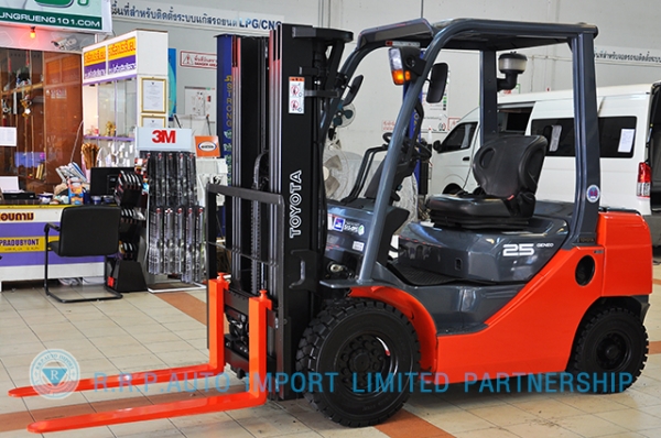 ขายรถโฟล์คลิฟท์มือสอง TOYOTA รุ่น 8FD25-30731 ราคา 530,000 บาท นำเข้าจากประเทศญี่ปุ่น 100\% ไม่เคยใช้งานในไทย