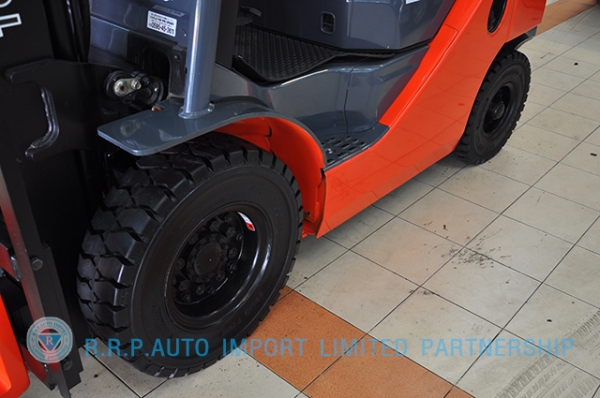 ขายรถโฟล์คลิฟท์มือสอง TOYOTA รุ่น 8FD25-30731 ราคา 530,000 บาท นำเข้าจากประเทศญี่ปุ่น 100\% ไม่เคยใช้งานในไทย