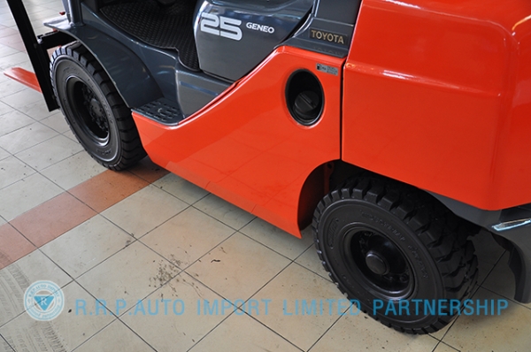 ขายรถโฟล์คลิฟท์มือสอง TOYOTA รุ่น 8FD25-30731 ราคา 530,000 บาท นำเข้าจากประเทศญี่ปุ่น 100\% ไม่เคยใช้งานในไทย