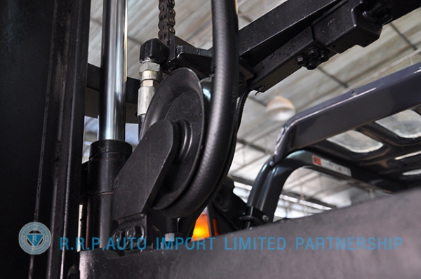 ขายรถโฟล์คลิฟท์มือสอง TOYOTA รุ่น 8FD25-30731 ราคา 530,000 บาท นำเข้าจากประเทศญี่ปุ่น 100\% ไม่เคยใช้งานในไทย