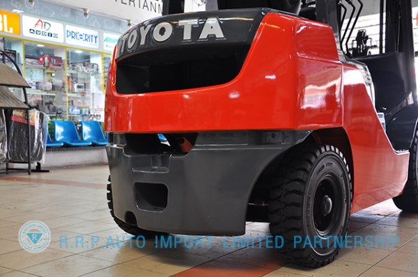 ขายรถโฟล์คลิฟท์มือสอง TOYOTA รุ่น 8FD25-30731 ราคา 530,000 บาท นำเข้าจากประเทศญี่ปุ่น 100\% ไม่เคยใช้งานในไทย