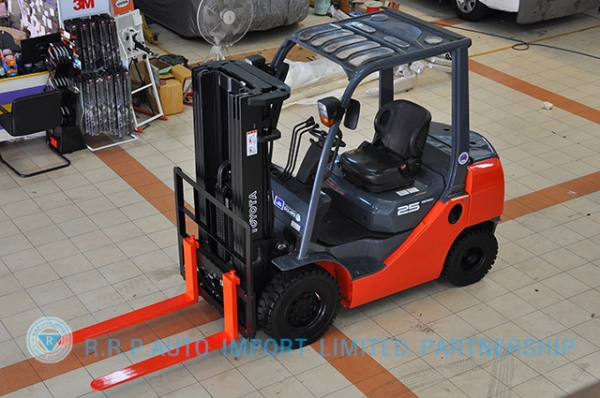 ขายรถโฟล์คลิฟท์มือสอง TOYOTA รุ่น 8FD25-30731 ราคา 530,000 บาท นำเข้าจากประเทศญี่ปุ่น 100\% ไม่เคยใช้งานในไทย