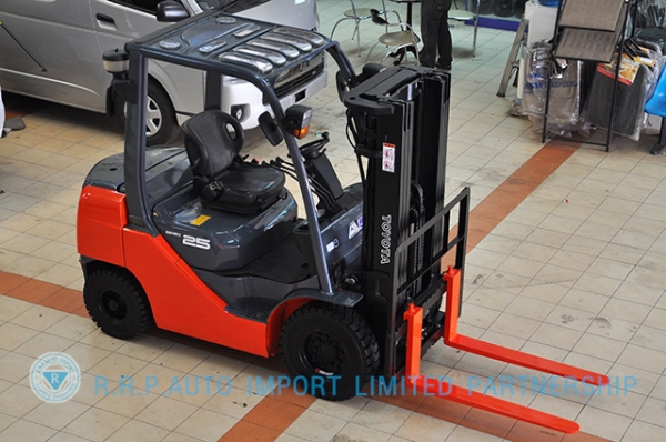 ขายรถโฟล์คลิฟท์มือสอง TOYOTA รุ่น 8FD25-30731 ราคา 530,000 บาท นำเข้าจากประเทศญี่ปุ่น 100\% ไม่เคยใช้งานในไทย