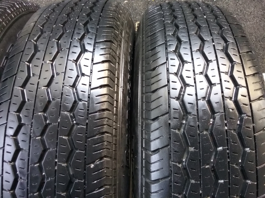 ยางBRIDGESTONE  195 R15 ปี2014 ยางรถตู้ รถกระบะ สภาพสวยมากๆดอกเยอะมากๆไม่มีปะ