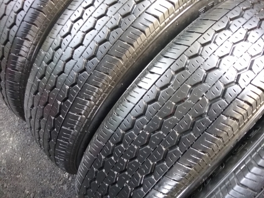 ยางBRIDGESTONE 195 R15 ปี2014 ยางรถตู้ รถกระบะ สภาพสวยมากๆดอกเยอะมากๆไม่มีปะ ยางBRIDGESTONE 195 R15 ปี2014 ยางรถตู้ รถกระบะ สภาพสวยมากๆดอกเยอะมากๆไม่มีปะ