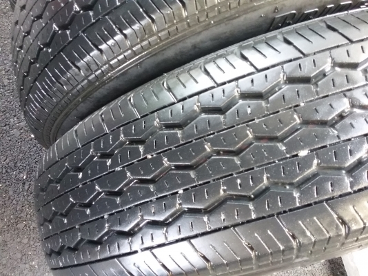 ยางBRIDGESTONE 195 R15 ปี2014 ยางรถตู้ รถกระบะ สภาพสวยมากๆดอกเยอะมากๆไม่มีปะ ยางBRIDGESTONE 195 R15 ปี2014 ยางรถตู้ รถกระบะ สภาพสวยมากๆดอกเยอะมากๆไม่มีปะ