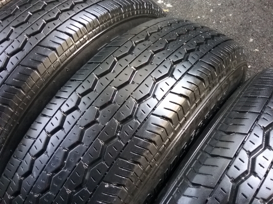 ยางBRIDGESTONE 195 R15 ปี2014 ยางรถตู้ รถกระบะ สภาพสวยมากๆดอกเยอะมากๆไม่มีปะ ยางBRIDGESTONE 195 R15 ปี2014 ยางรถตู้ รถกระบะ สภาพสวยมากๆดอกเยอะมากๆไม่มีปะ