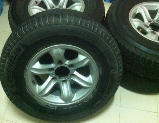 แม็กเล็บเหยี่ยวแท้พร้อมยาง 1 ชุด 5 ล้อ แม็กเล็บเหยี่ยวแท้พร้อมยาง 1 ชุด 5 ล้อ