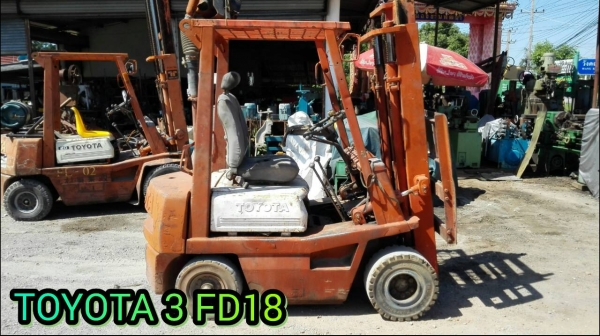 Sell> TOYOTA 3 FD18 เครื่องดีเซล ยก 1.8 ตัน. สูง 4.7 เมตร. สภาพโดยรวมดี เครื่องติดง่าย วิ่งใช้งานได้ ( มีปัญหาตรงเกียร์นิด