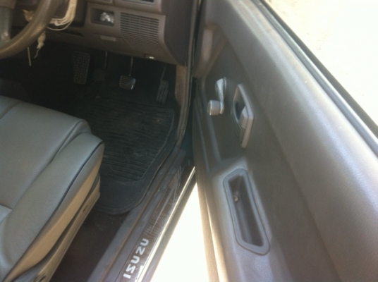 ขาย อีซูซุ SL 2.5 ปี 2538/1995 ขายถูก รถสภาพดี ช่วงล่างดี ภายในสวย มีทำสีนิดหน่อย ขาย อีซูซุ SL 2.5 ปี 2538/1995 ขายถูก รถสภาพดี ช่วงล่างดี ภายในสวย มีทำสีนิดหน่อย