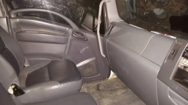 หกล้อ อีซูซุ FTR 240 ปี55 ช่วงยาว8.20ม รุ่นพิเศษ ตู้10บาน สภาพดีสวยพร้อมใช้ ทะเบียนพร้อมโอน