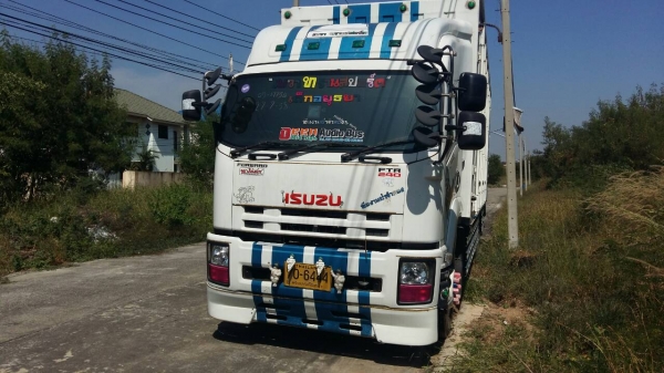 หกล้อ อีซูซุ FTR 240 ปี55 ช่วงยาว8.20ม รุ่นพิเศษ ตู้10บาน สภาพดีสวยพร้อมใช้ ทะเบียนพร้อมโอน