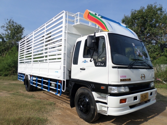 ขาย 6 ล้อ ฮีโน่สมอทอง  200 แรง ยาว 7.2  ม.  ปี 2545 สภาพดี เครื่องแน่น คัสซีสวย พร้อมใช้งาน  ชมรถก่อนได้ครับ สนใจติดต่อได้ที่ 081-9425443   081-5715326