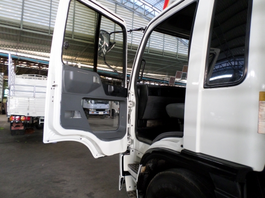 ขาย 6 ล้อ ฮีโน่สมอทอง  200 แรง ยาว 7.2  ม.  ปี 2545 สภาพดี เครื่องแน่น คัสซีสวย พร้อมใช้งาน  ชมรถก่อนได้ครับ สนใจติดต่อได้ที่ 081-9425443   081-5715326