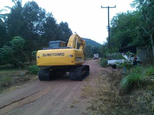ขายให้ผัดดาวน์รถแบคโฮใหม่ SUMITOMO SH200-5 กับ SH130-5 ขายดาวน์ 400000 กับ 300000