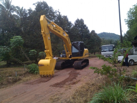 ขายให้ผัดดาวน์รถแบคโฮใหม่ SUMITOMO SH200-5 กับ SH130-5 ขายดาวน์ 400000 กับ 300000