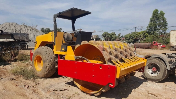 ขาย รถบดสั่นสะเทือน ล้อหนาม 4X4 DYNAPAC CA251D เอกสารเล่มทะเบียนครบ