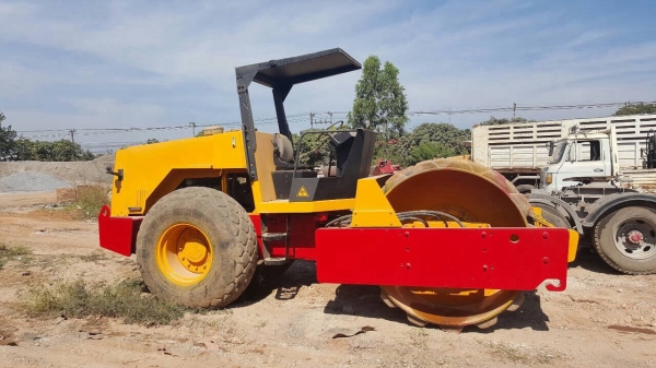 ขาย รถบดสั่นสะเทือน ล้อหนาม 4X4 DYNAPAC CA251D เอกสารเล่มทะเบียนครบ ขาย รถบดสั่นสะเทือน ล้อหนาม 4X4 DYNAPAC CA251D เอกสารเล่มทะเบียนครบ