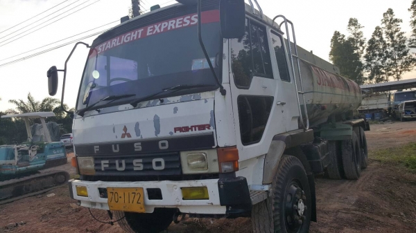 ขายรถบรรทุก 10 ล้อน้ำ MITSUBISHI FN517 ราคา 650000