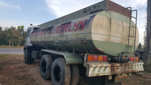 ขายรถบรรทุก 10 ล้อน้ำ MITSUBISHI FN517 ราคา 650000