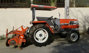 จัดให้เลือกสรรกัน ที่สาขา 2 ครับ รถไถนานั่งขับ KUBOTA 25 แรง สภาพสวย 2 เพลา ขับ 4 WD จัดให้เลือกสรรกัน ที่สาขา 2 ครับ รถไถนานั่งขับ KUBOTA 25 แรง สภาพสวย 2 เพลา ขับ 4 WD